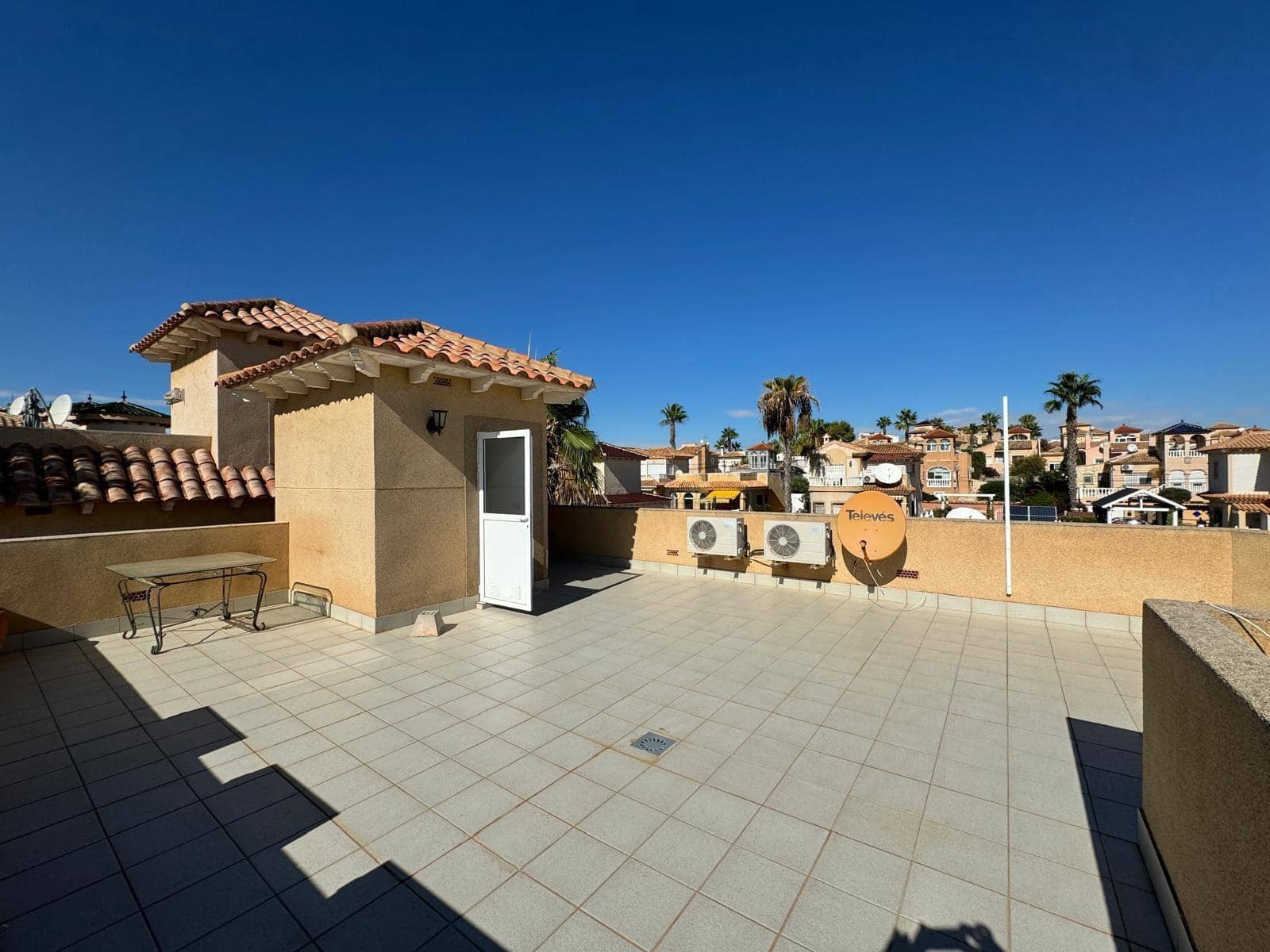 Chalet de 4 habitaciones en Orihuela Costa en venta con piscina - 279.000 € (Ref: 8584608)