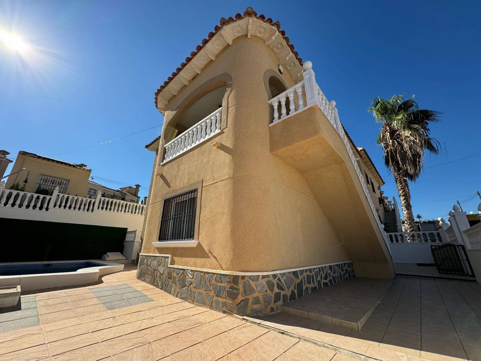 Chalet de 4 habitaciones en Orihuela Costa en venta con piscina - 279.000 € (Ref: 8584608)