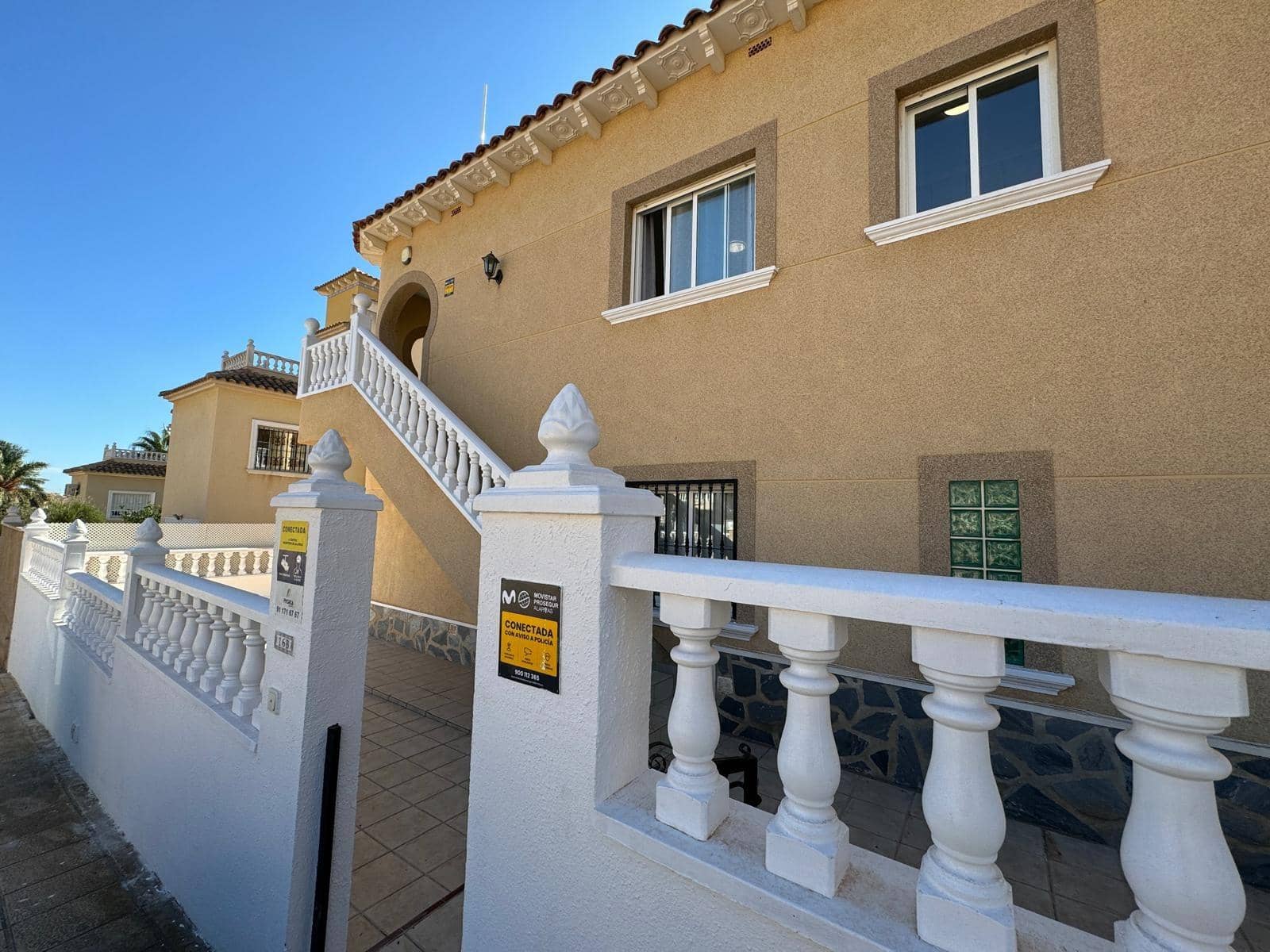 Chalet de 4 habitaciones en Orihuela Costa en venta con piscina - 279.000 € (Ref: 8584608)
