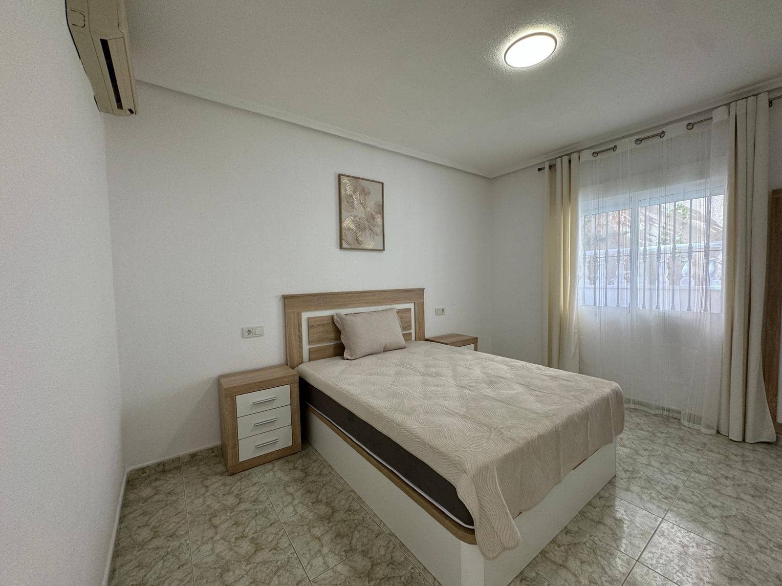 Chalet de 4 habitaciones en Orihuela Costa en venta con piscina - 279.000 € (Ref: 8584608)