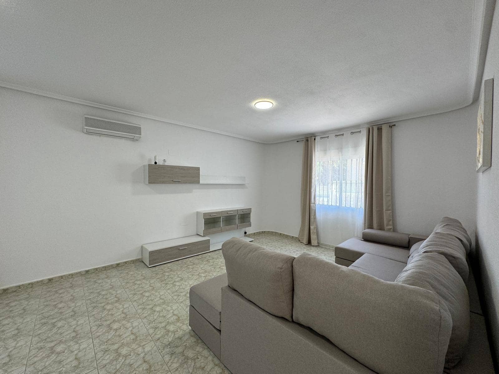 Chalet de 4 habitaciones en Orihuela Costa en venta con piscina - 279.000 € (Ref: 8584608)