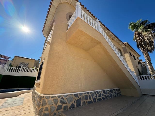 Chalet de 4 habitaciones en Lomas de Campoamor - Las Ramblas, Orihuela en venta con piscina - 279.000 € (Ref: 8584608)