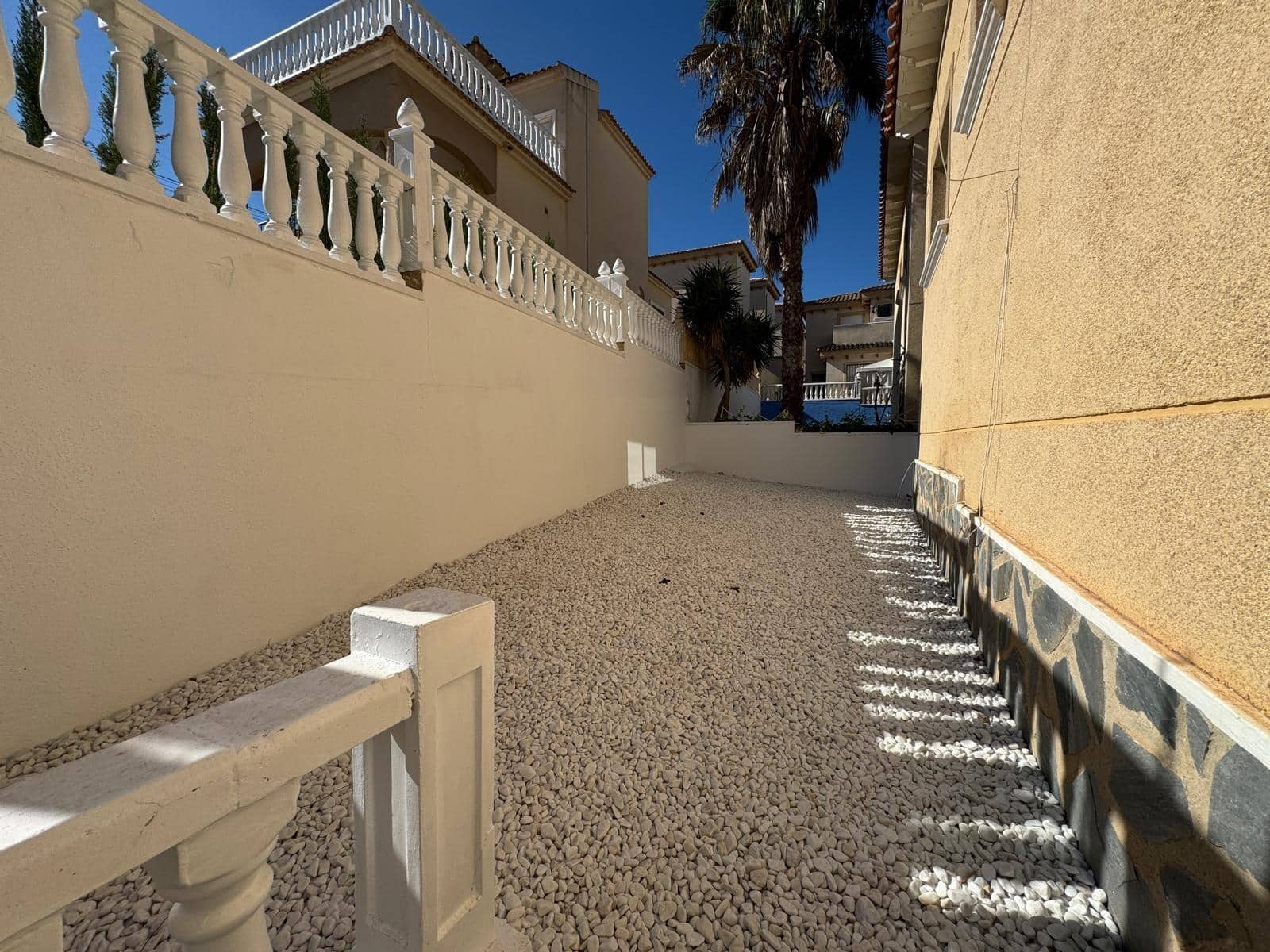 Chalet de 4 habitaciones en Orihuela Costa en venta con piscina - 279.000 € (Ref: 8584608)