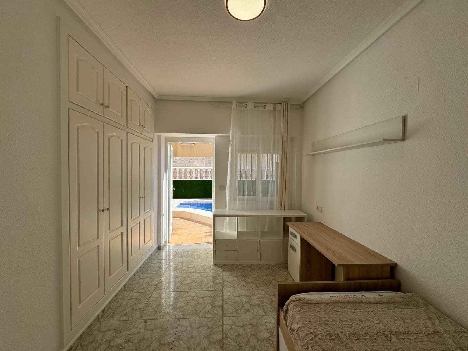 Chalet de 4 habitaciones en Orihuela Costa en venta con piscina - 279.000 € (Ref: 8584608)