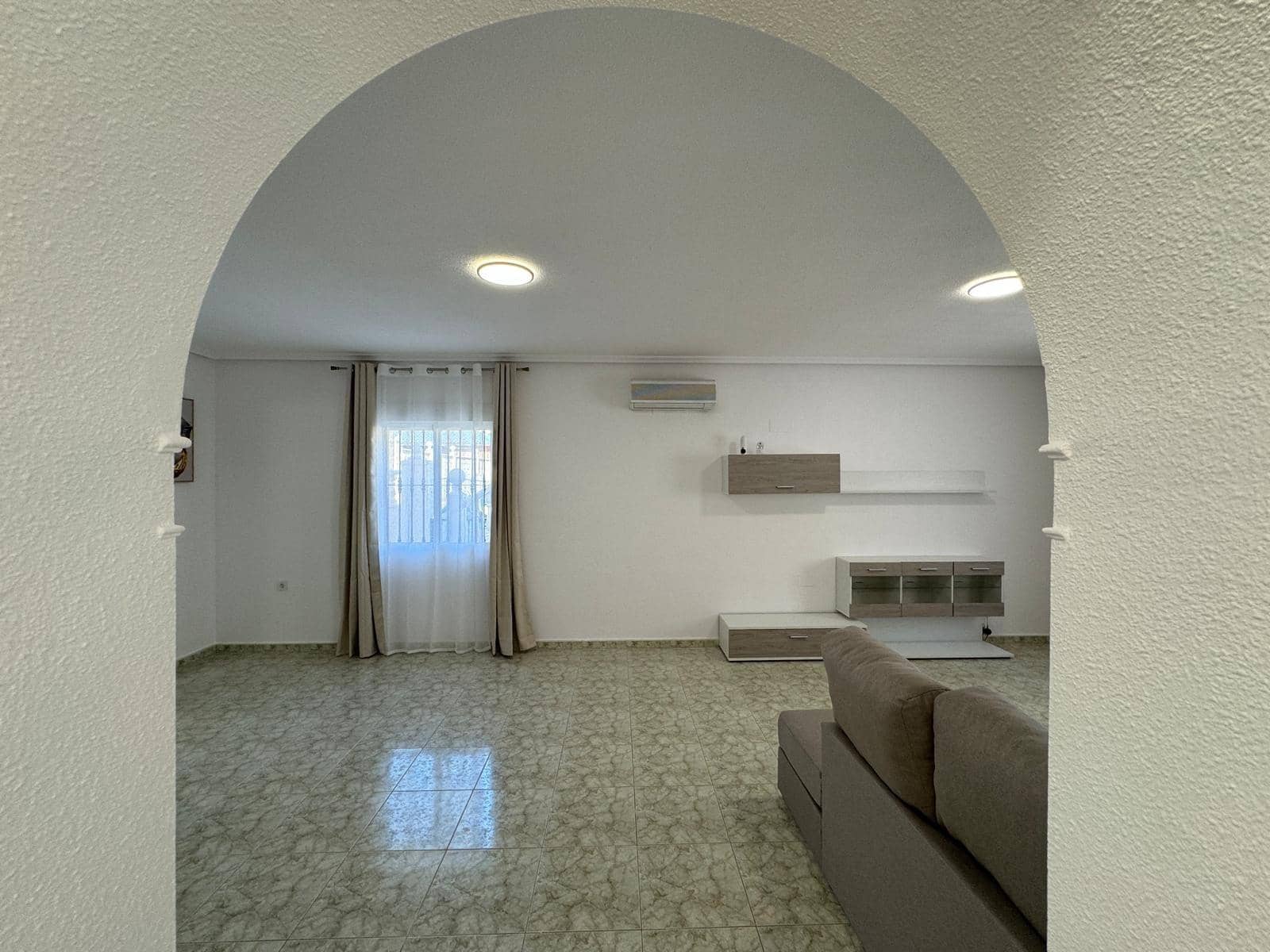 Chalet de 4 habitaciones en Orihuela Costa en venta con piscina - 279.000 € (Ref: 8584608)