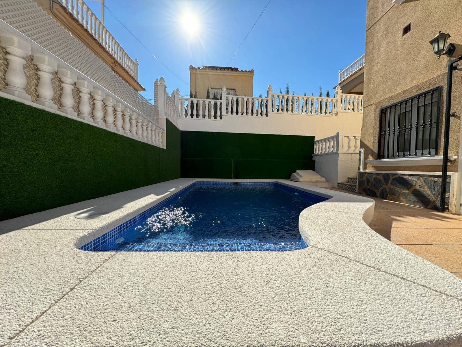 Chalet de 4 habitaciones en Orihuela Costa en venta con piscina - 279.000 € (Ref: 8584608)