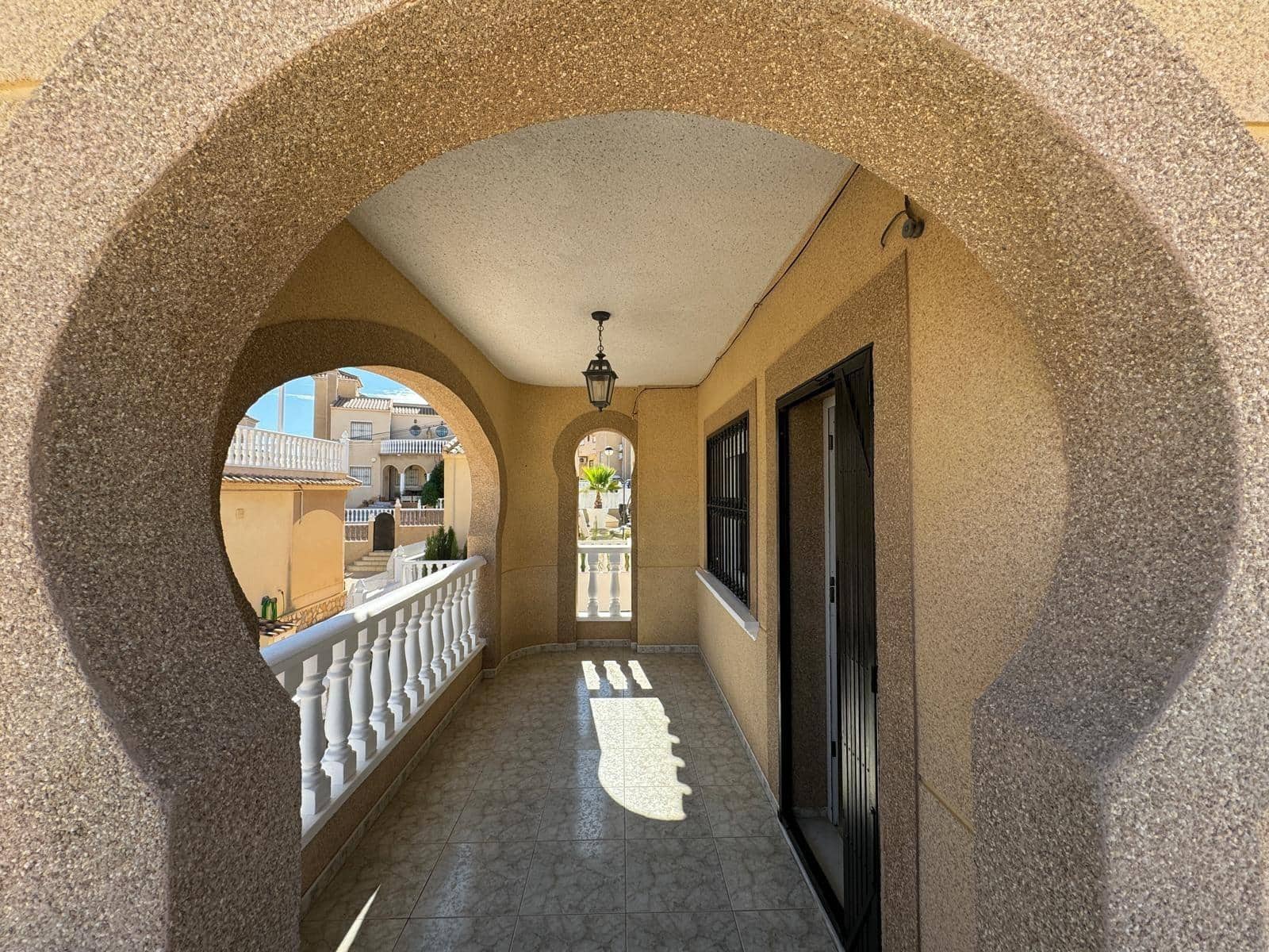 Chalet de 4 habitaciones en Orihuela Costa en venta con piscina - 279.000 € (Ref: 8584608)