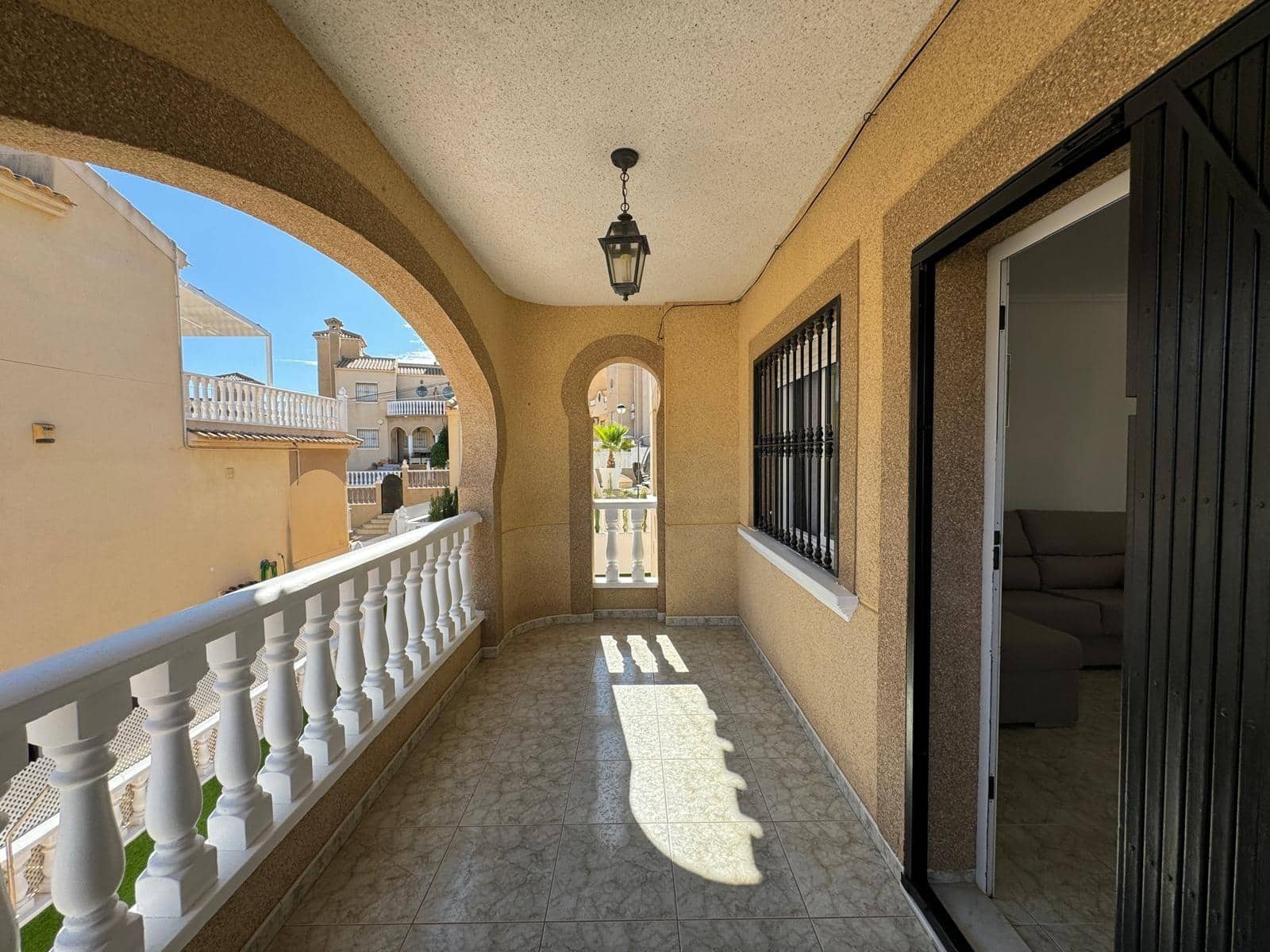 Chalet de 4 habitaciones en Orihuela Costa en venta con piscina - 279.000 € (Ref: 8584608)