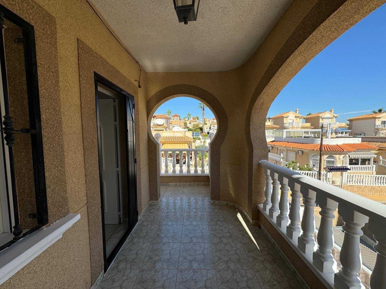 Chalet de 4 habitaciones en Orihuela Costa en venta con piscina - 279.000 € (Ref: 8584608)