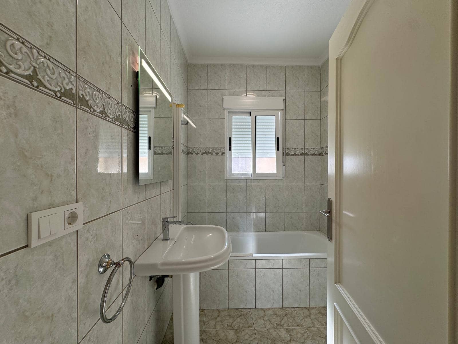 Chalet de 4 habitaciones en Orihuela Costa en venta con piscina - 279.000 € (Ref: 8584608)