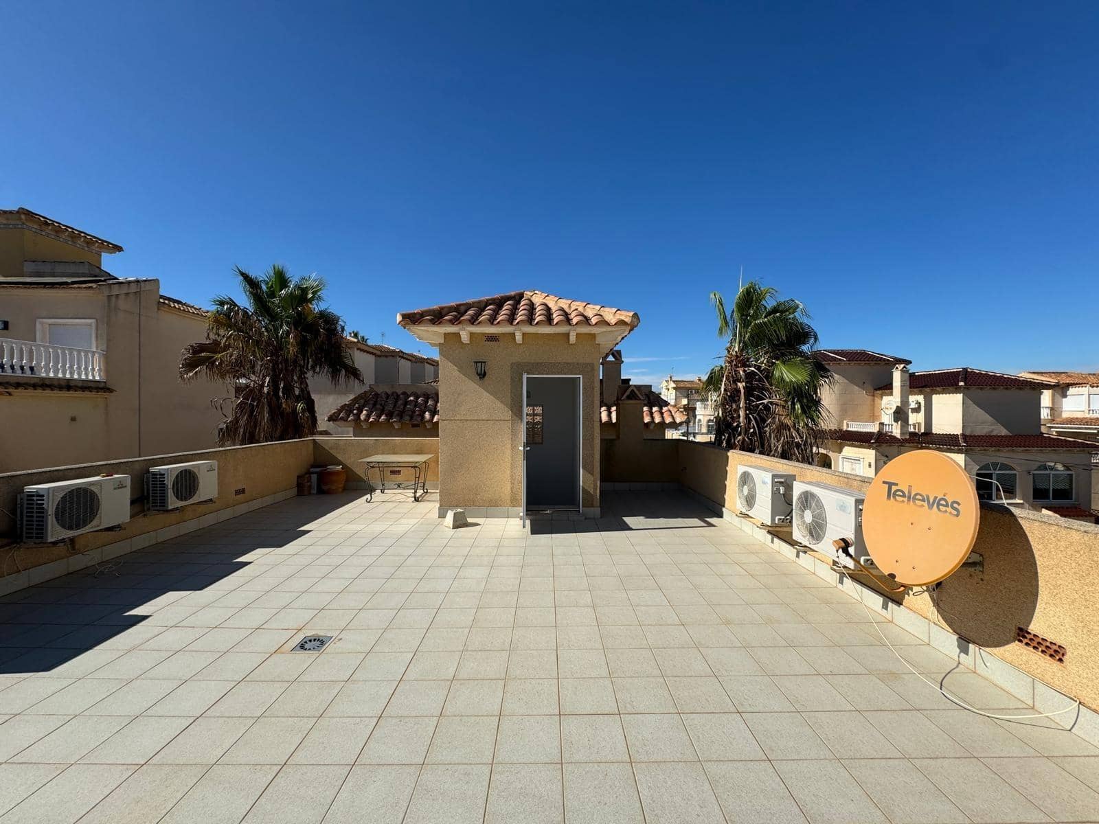 Chalet de 4 habitaciones en Orihuela Costa en venta con piscina - 279.000 € (Ref: 8584608)