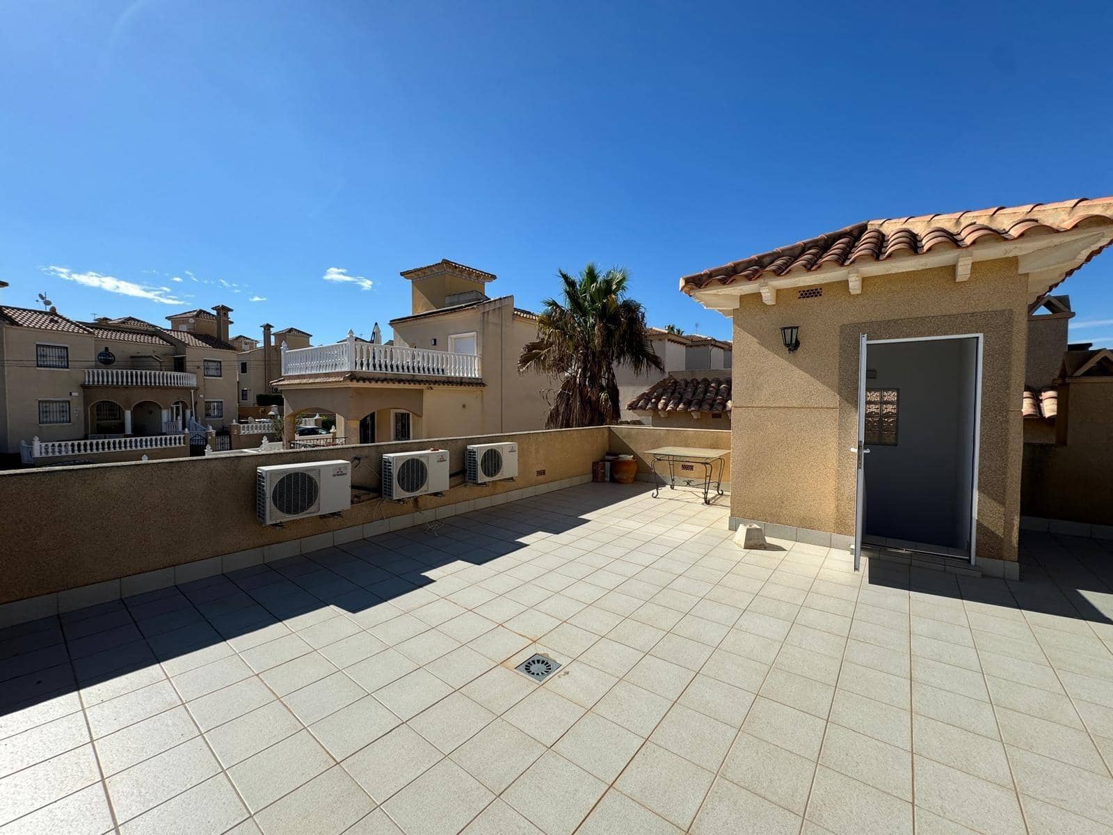 Chalet de 4 habitaciones en Orihuela Costa en venta con piscina - 279.000 € (Ref: 8584608)