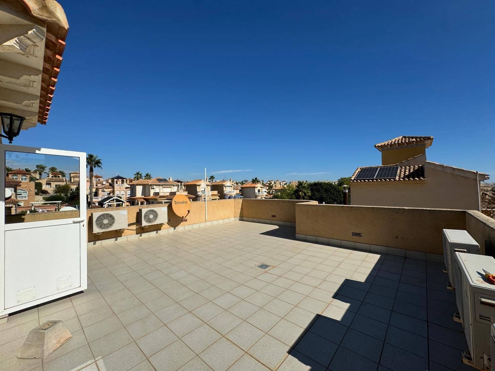Chalet de 4 habitaciones en Orihuela Costa en venta con piscina - 279.000 € (Ref: 8584608)