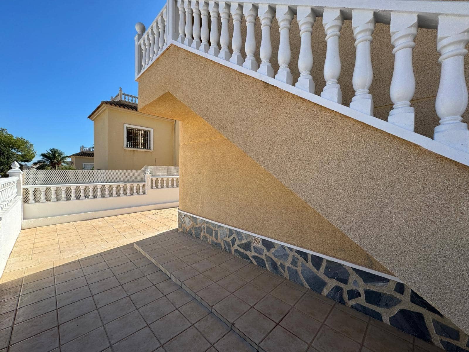 Chalet de 4 habitaciones en Orihuela Costa en venta con piscina - 279.000 € (Ref: 8584608)