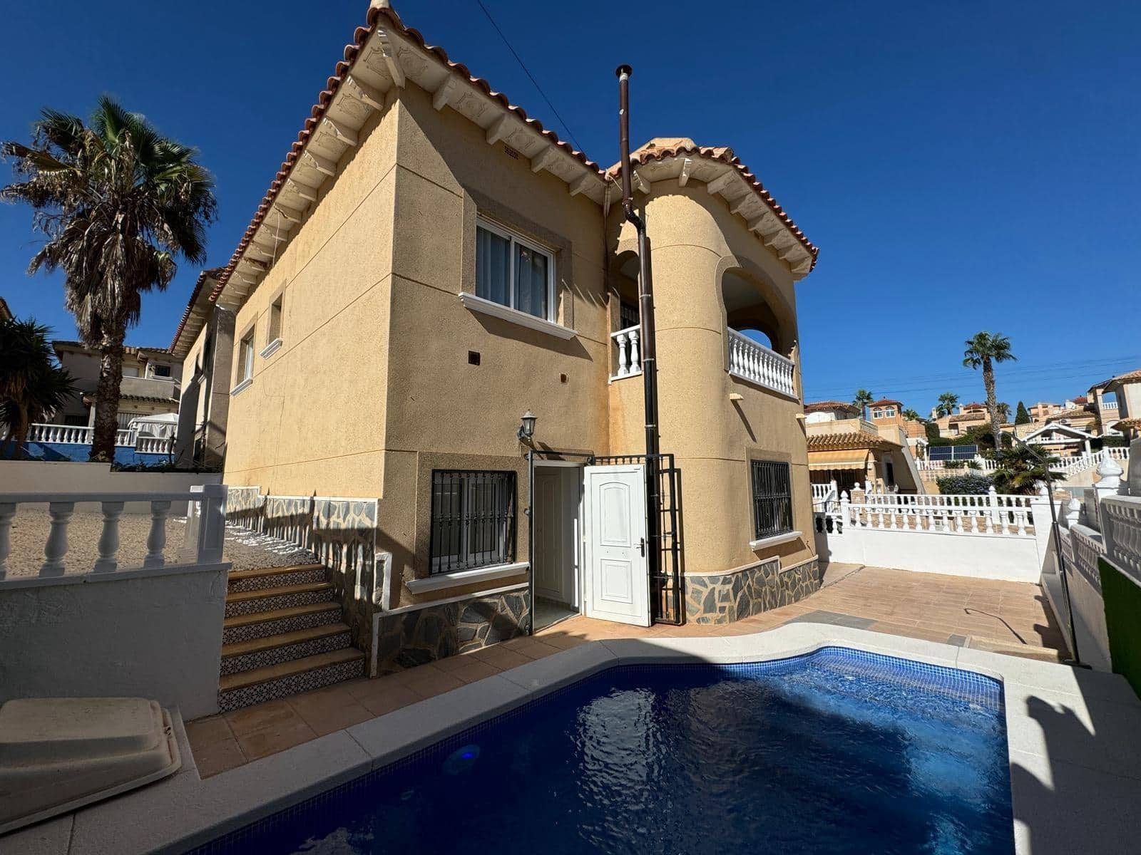 Chalet de 4 habitaciones en Orihuela Costa en venta con piscina - 279.000 € (Ref: 8584608)