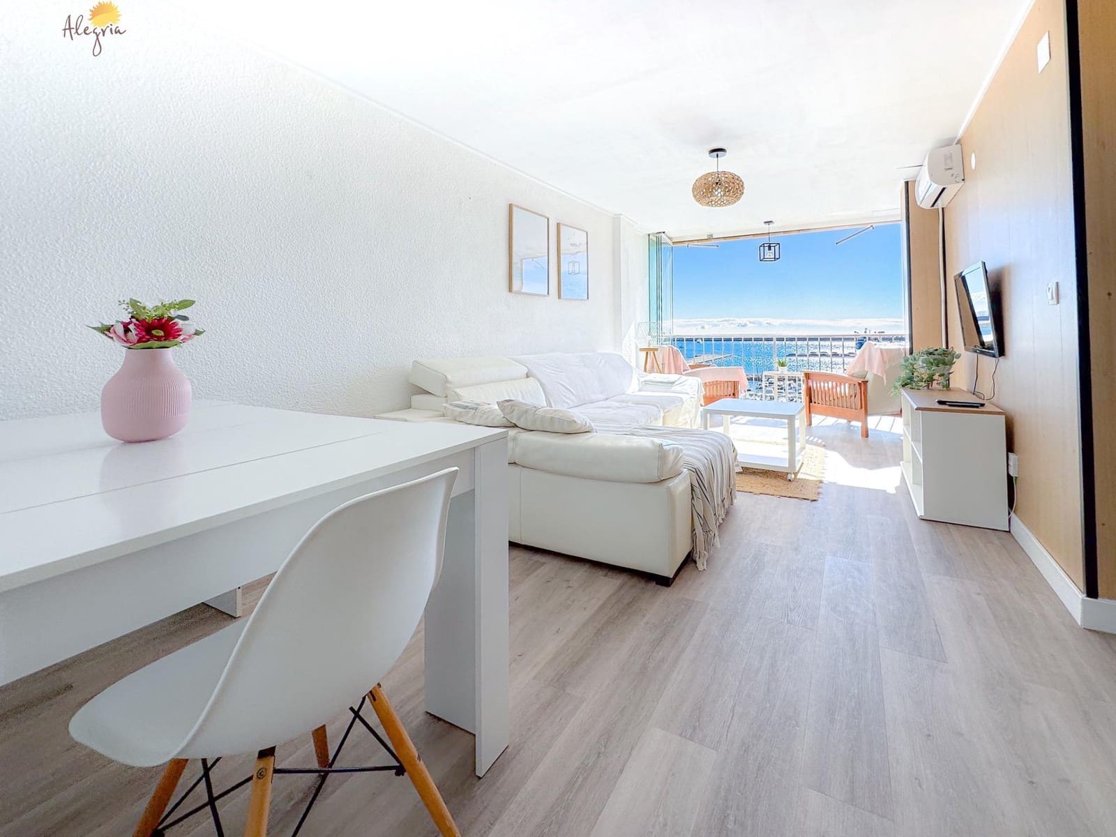 Ático de 2 habitaciones en Torrevieja en venta - 234.900 € (Ref: 8591691)