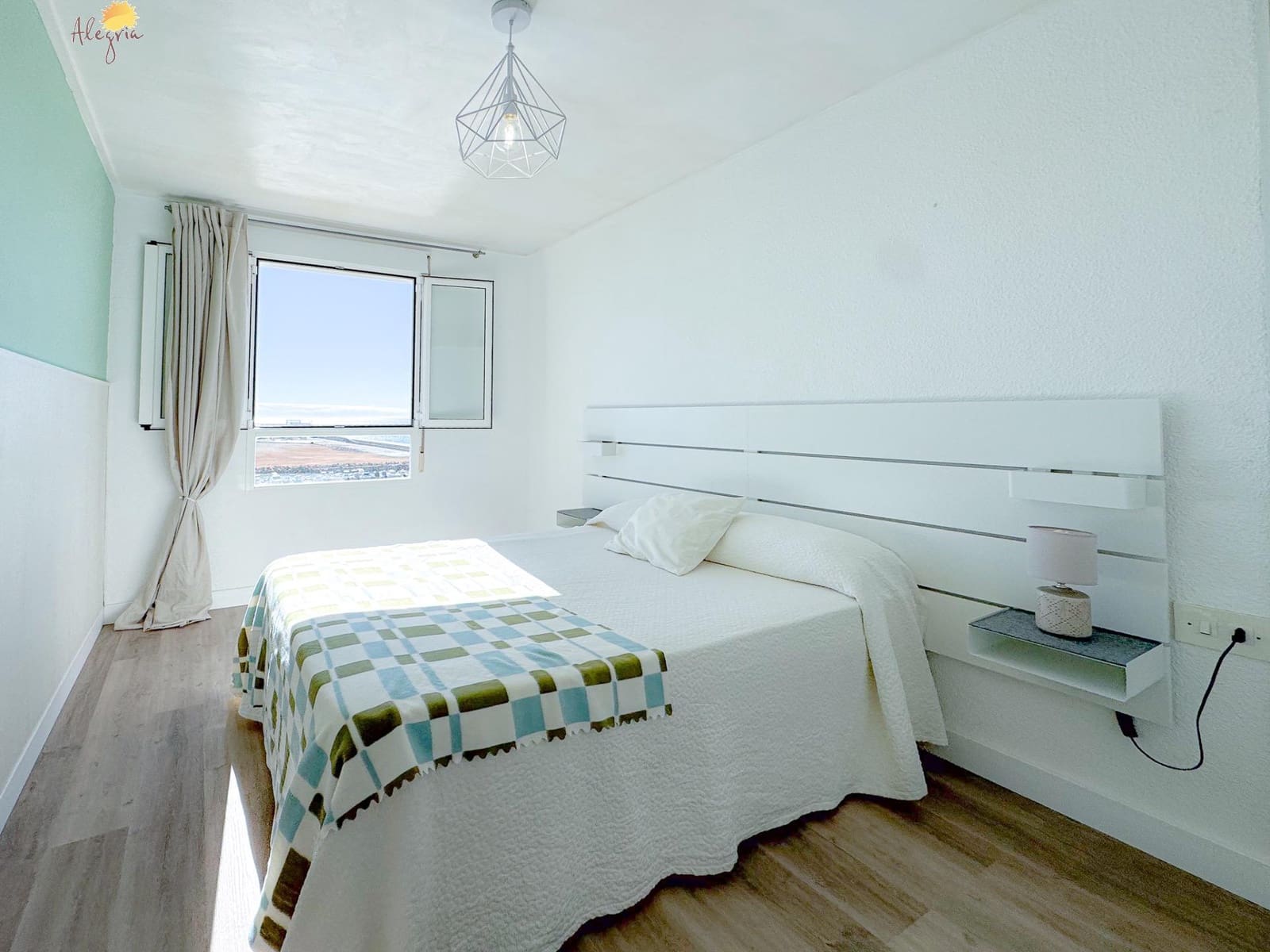 Ático de 2 habitaciones en Torrevieja en venta - 234.900 € (Ref: 8591691)