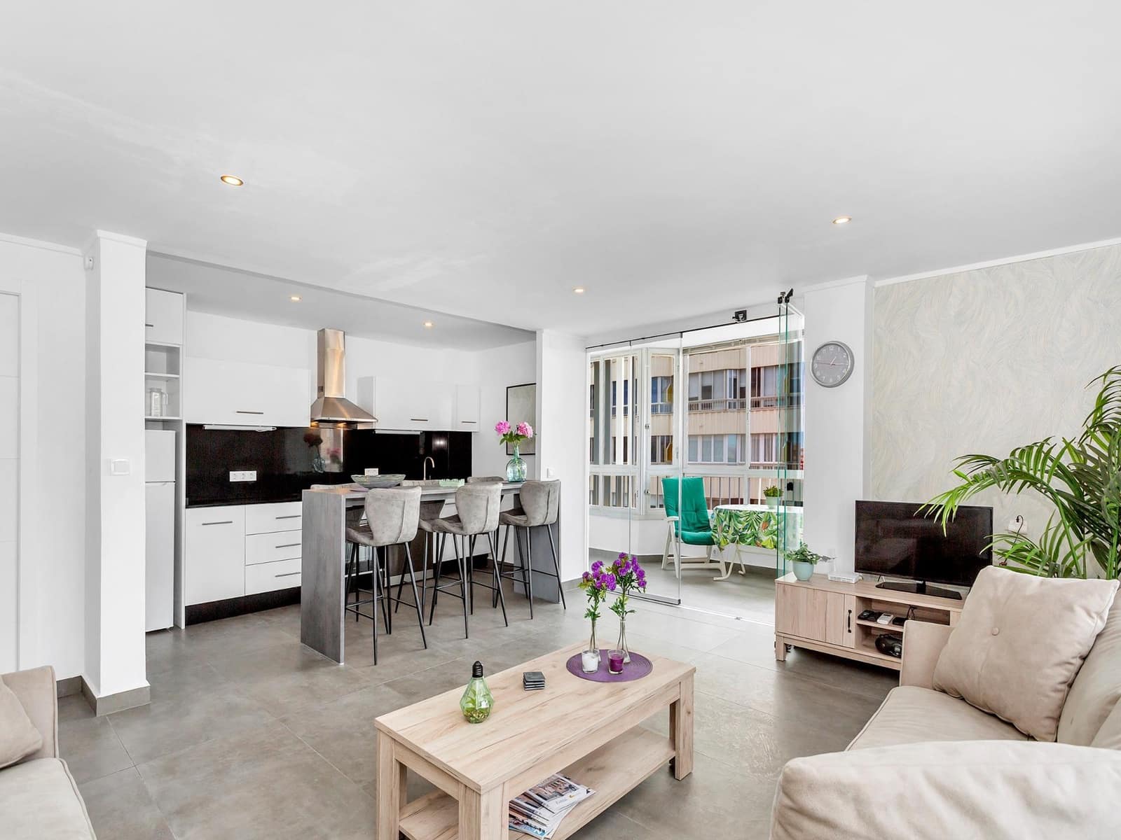 Apartamento de 3 habitaciones en Torrevieja en venta con piscina - 249.000 € (Ref: 8592371)