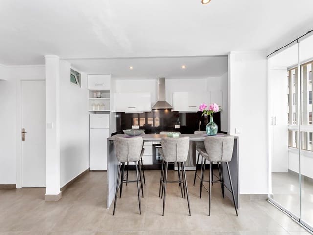 Apartamento de 3 habitaciones en Centro, Torrevieja en venta con piscina - 249.000 € (Ref: 8592371)