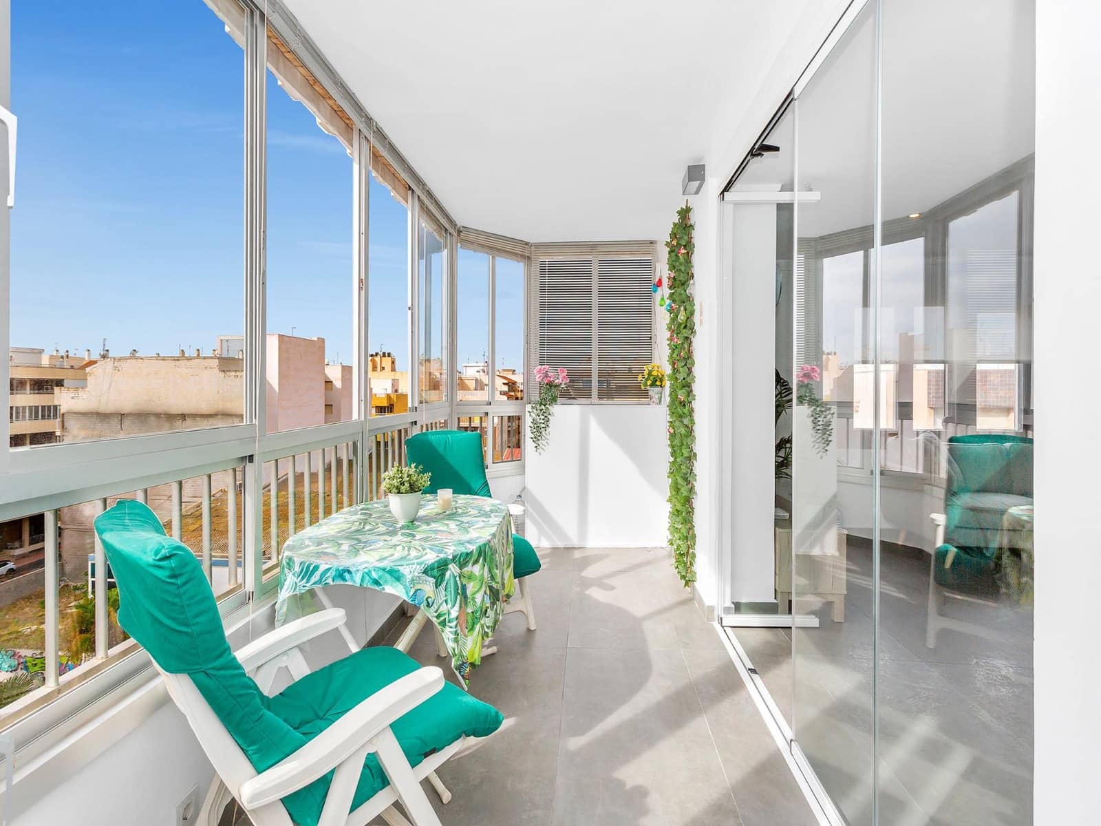 Apartamento de 3 habitaciones en Torrevieja en venta con piscina - 249.000 € (Ref: 8592371)