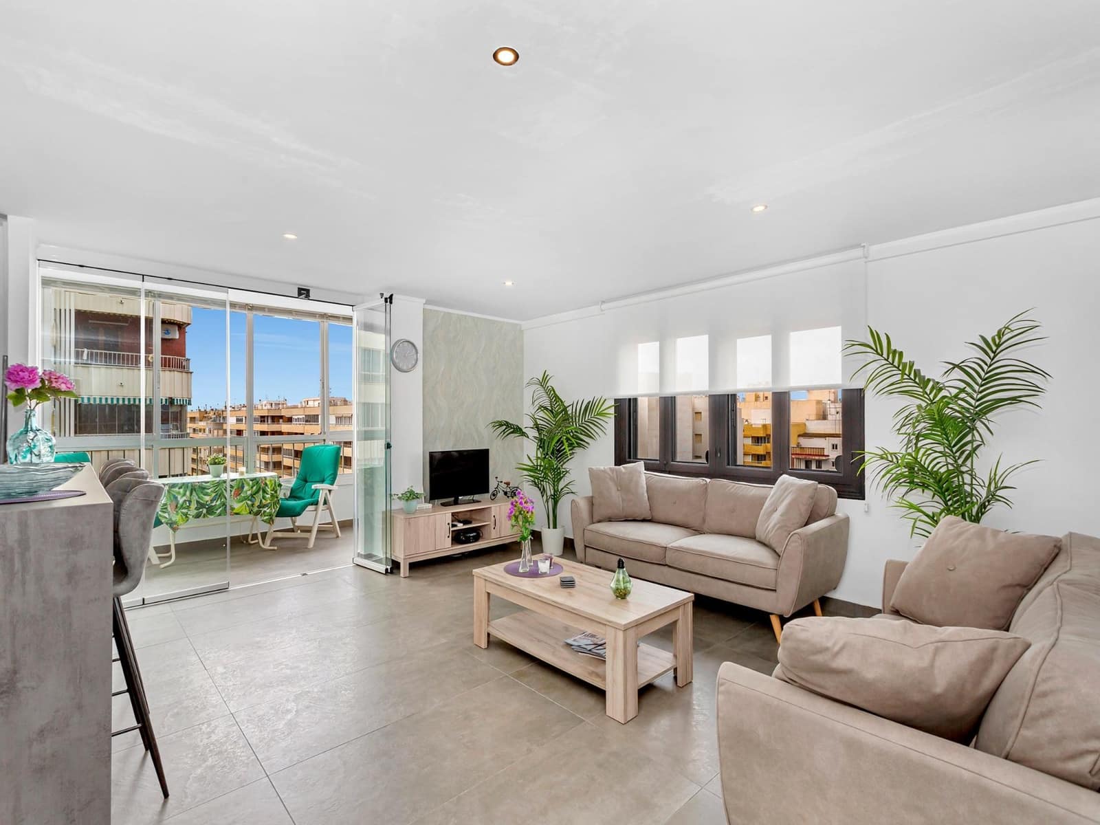 Apartamento de 3 habitaciones en Torrevieja en venta con piscina - 249.000 € (Ref: 8592371)