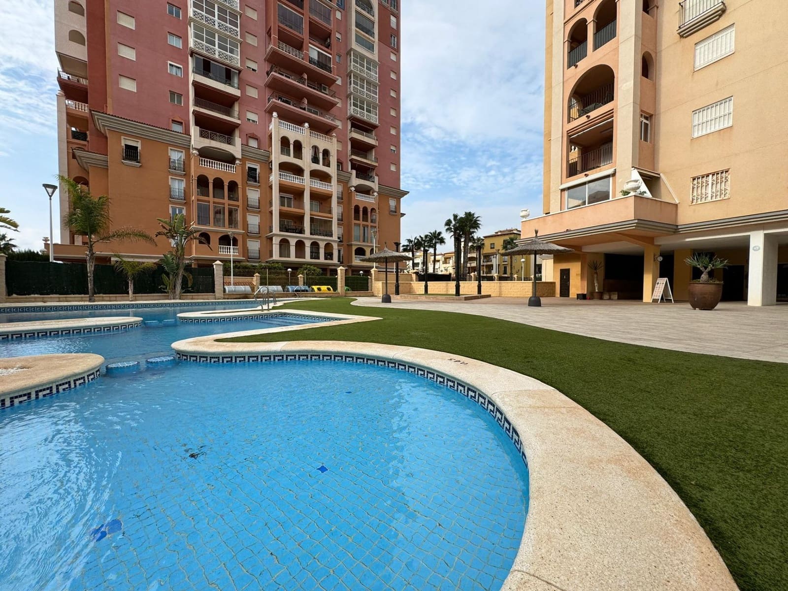 3 soverom Leilighet til salgs i Torrevieja med svømmebasseng - € 349 900 (Ref: 8605361)