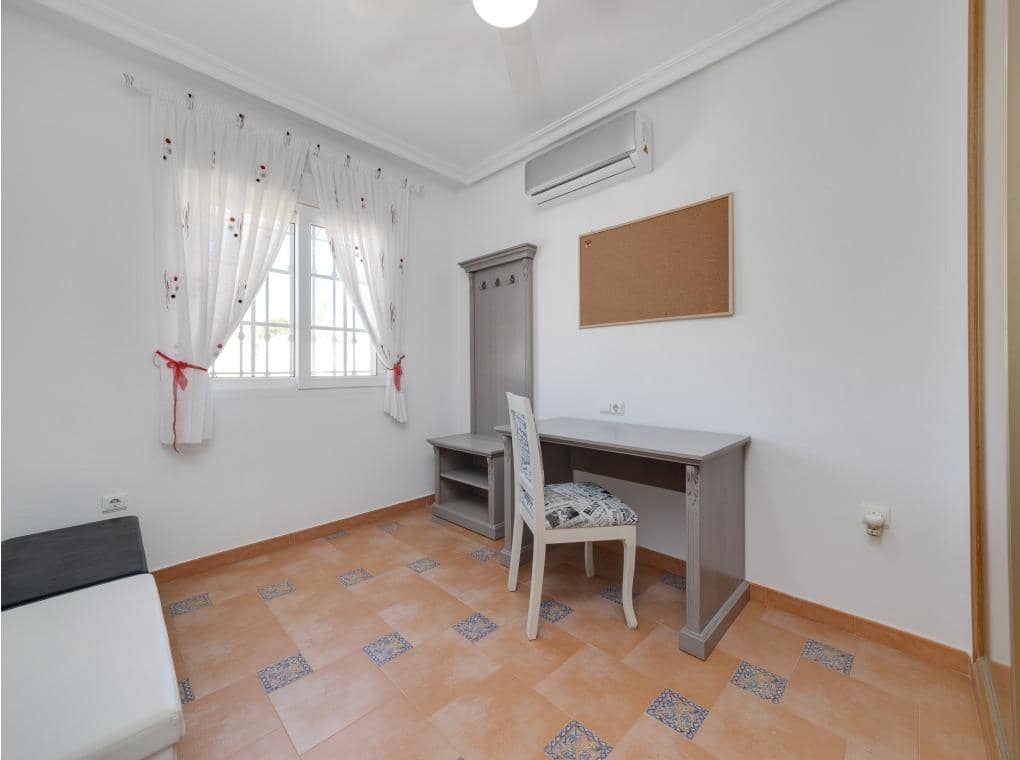 4 soveværelse Rækkehus til salg i Orihuela Costa med swimmingpool - € 369.000 (Ref: 8641119)