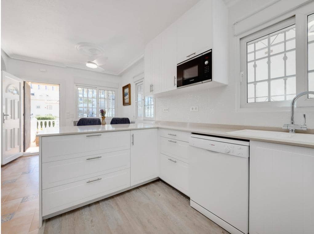 4 soveværelse Rækkehus til salg i Orihuela Costa med swimmingpool - € 369.000 (Ref: 8641119)