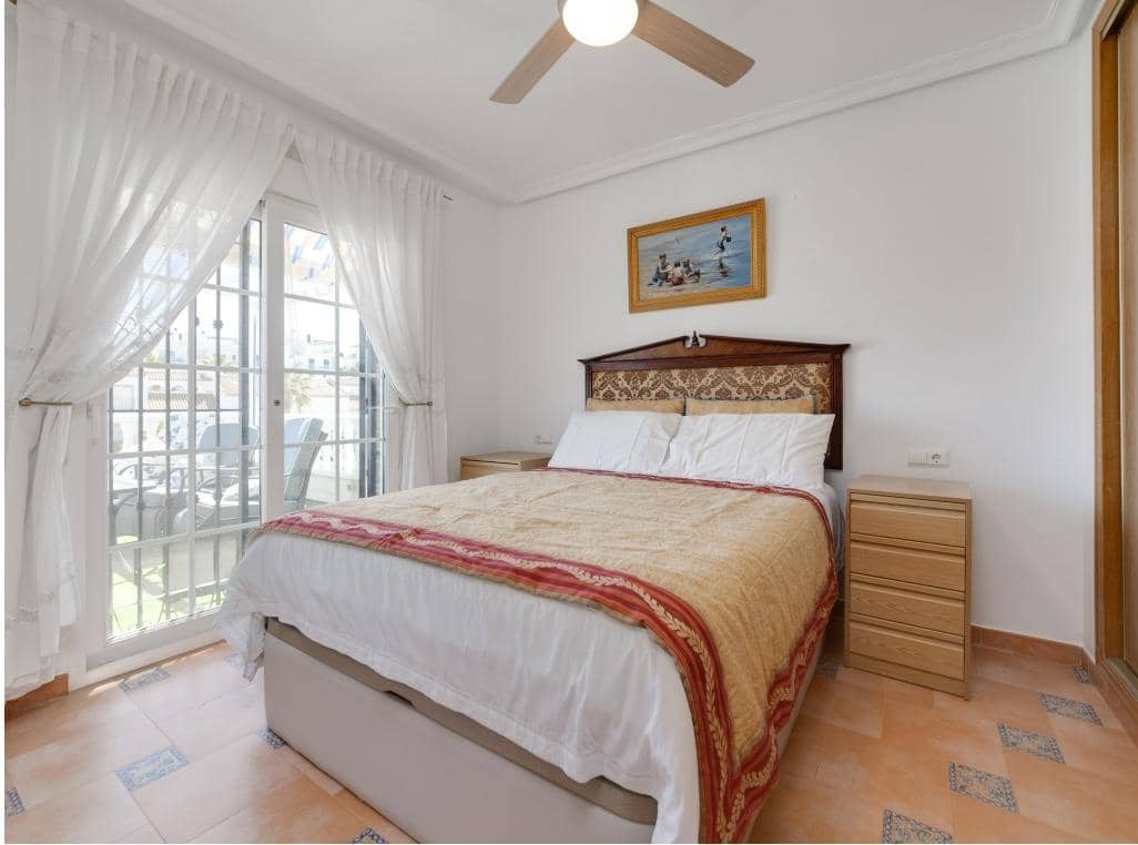 4 soveværelse Rækkehus til salg i Orihuela Costa med swimmingpool - € 369.000 (Ref: 8641119)