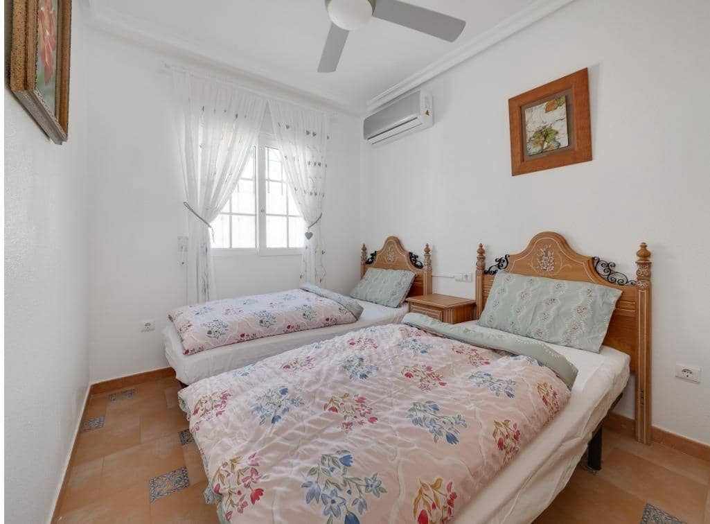 4 soveværelse Rækkehus til salg i Orihuela Costa med swimmingpool - € 369.000 (Ref: 8641119)