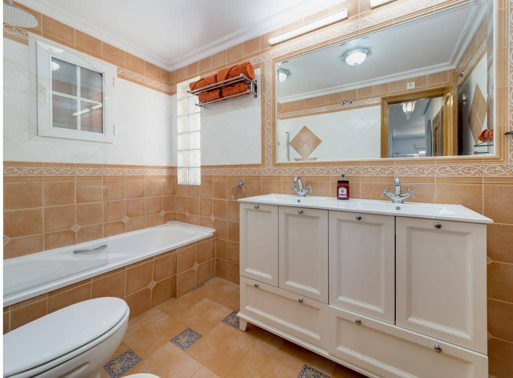 4 soveværelse Rækkehus til salg i Orihuela Costa med swimmingpool - € 369.000 (Ref: 8641119)