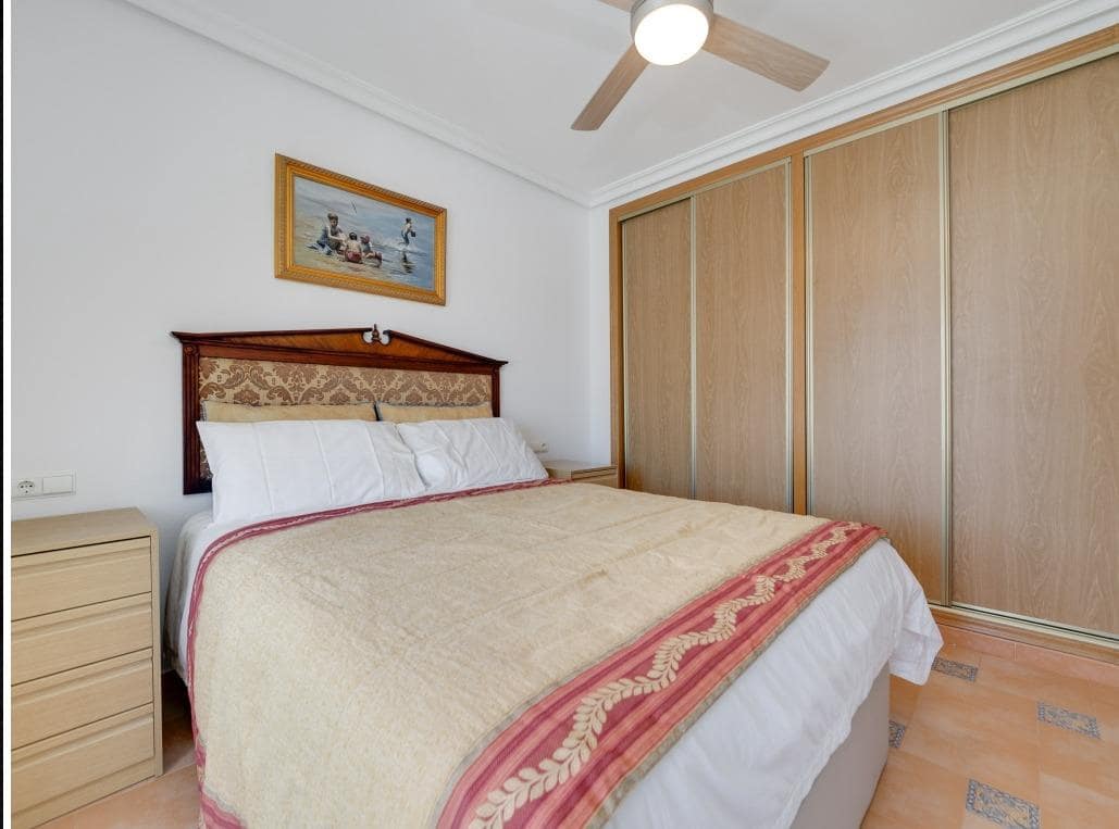 4 soveværelse Rækkehus til salg i Orihuela Costa med swimmingpool - € 369.000 (Ref: 8641119)