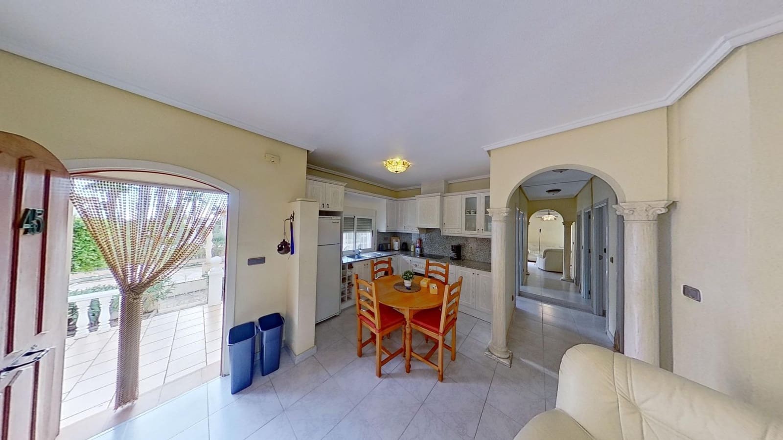 2 makuuhuone Bungalow myytävänä paikassa Torrevieja mukana uima-altaan 
autotalli - 170 000 € (Ref: 8678232)