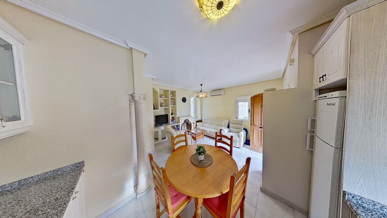 2 makuuhuone Bungalow myytävänä paikassa Torrevieja mukana uima-altaan 
autotalli - 170 000 € (Ref: 8678232)