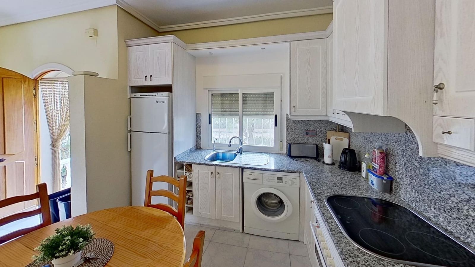 2 makuuhuone Bungalow myytävänä paikassa Torrevieja mukana uima-altaan 
autotalli - 170 000 € (Ref: 8678232)