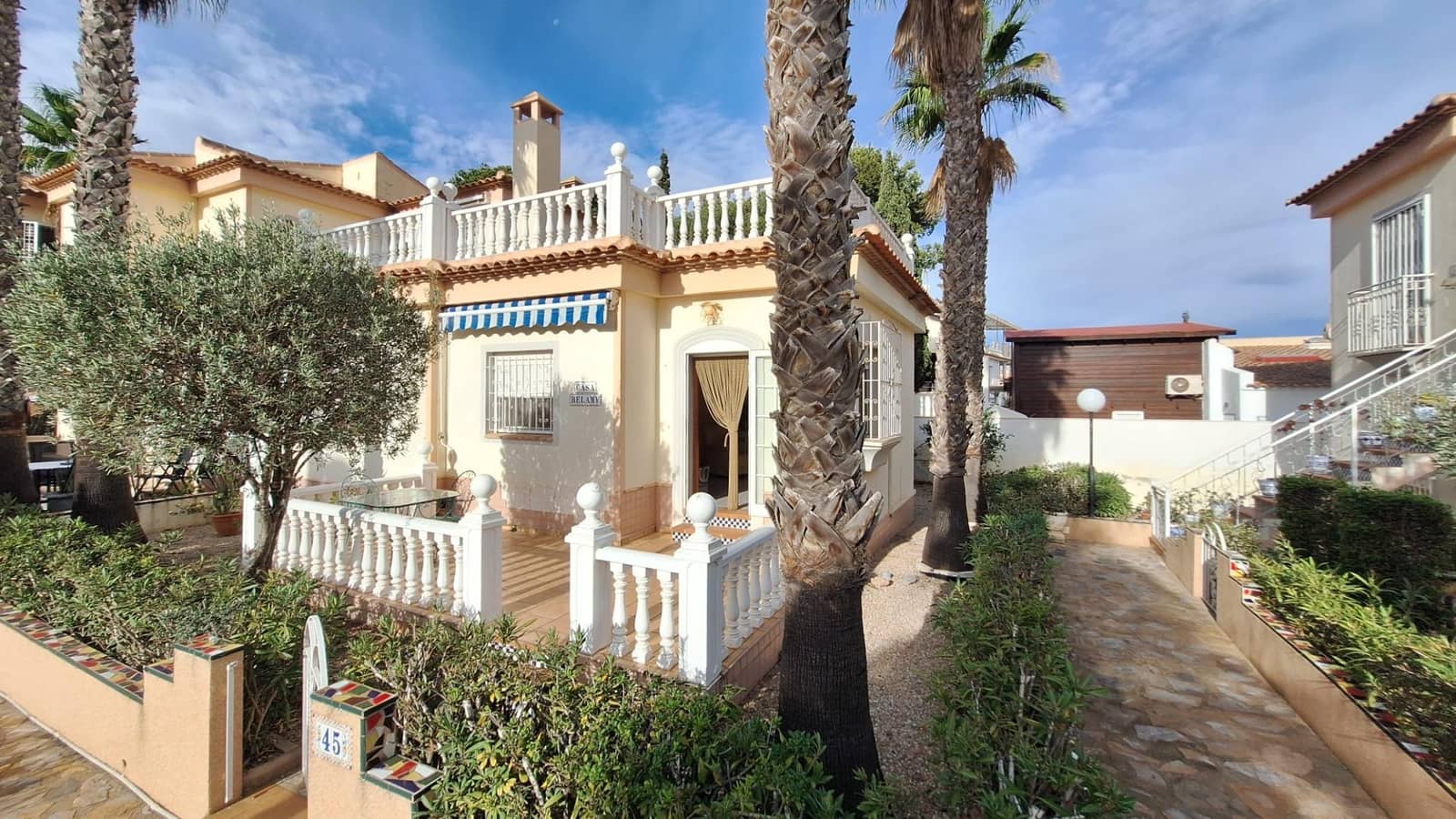 2 makuuhuone Bungalow myytävänä paikassa Torrevieja mukana uima-altaan 
autotalli - 170 000 € (Ref: 8678232)