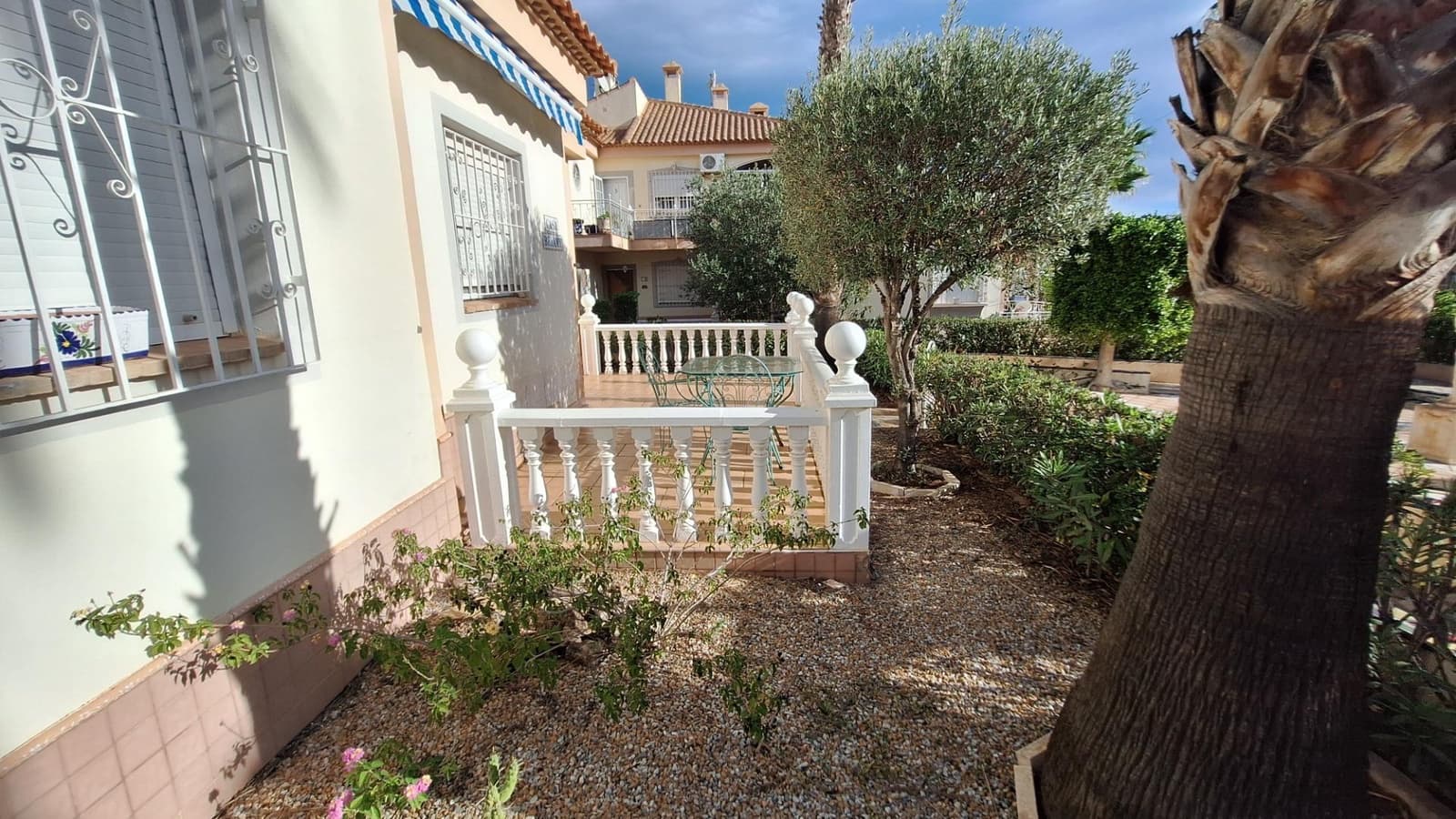 2 makuuhuone Bungalow myytävänä paikassa Torrevieja mukana uima-altaan 
autotalli - 170 000 € (Ref: 8678232)