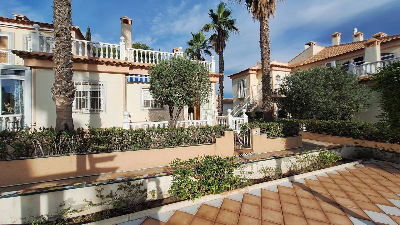 2 makuuhuone Bungalow myytävänä paikassa Torrevieja mukana uima-altaan 
autotalli - 170 000 € (Ref: 8678232)