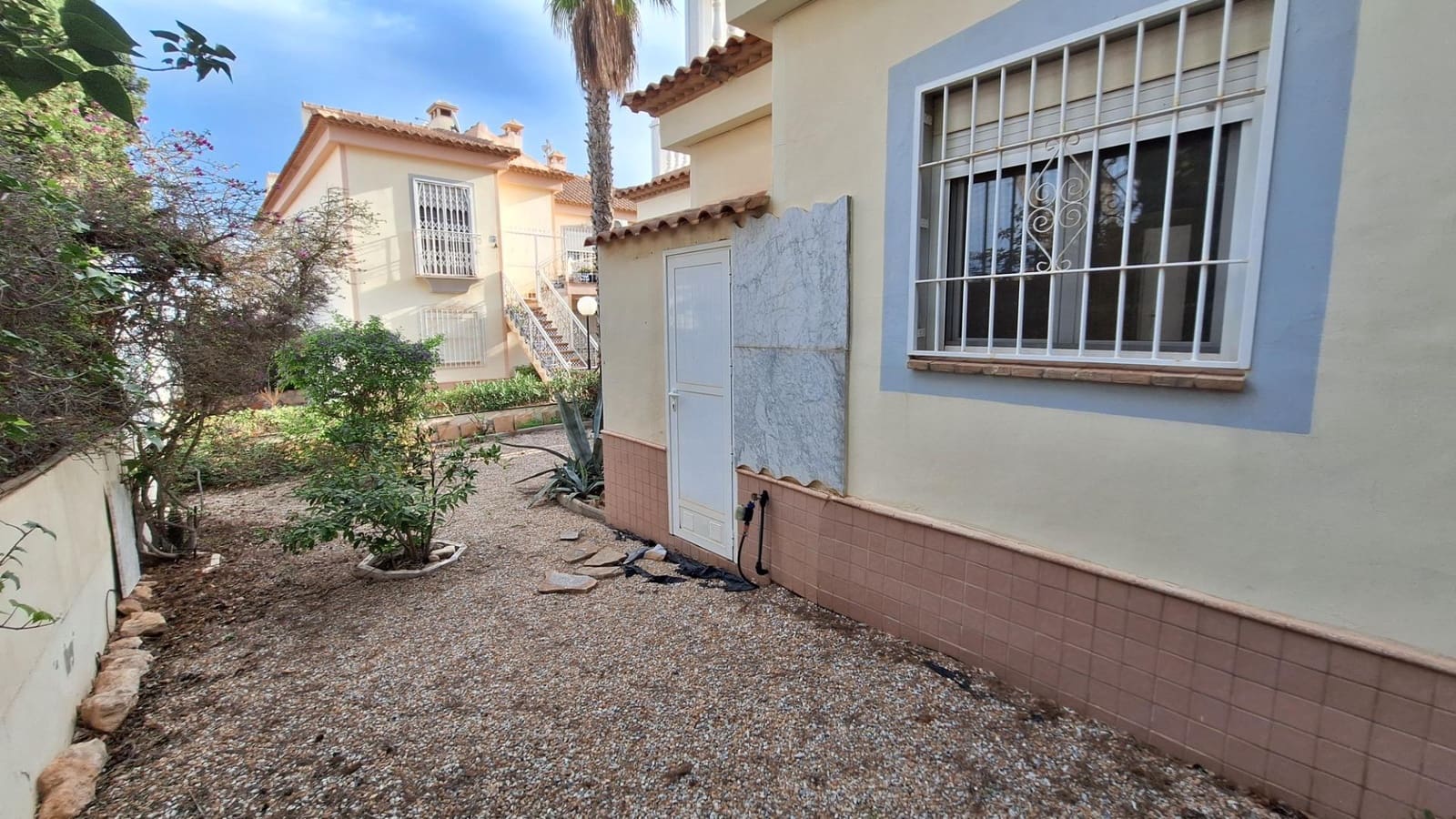 2 makuuhuone Bungalow myytävänä paikassa Torrevieja mukana uima-altaan 
autotalli - 170 000 € (Ref: 8678232)