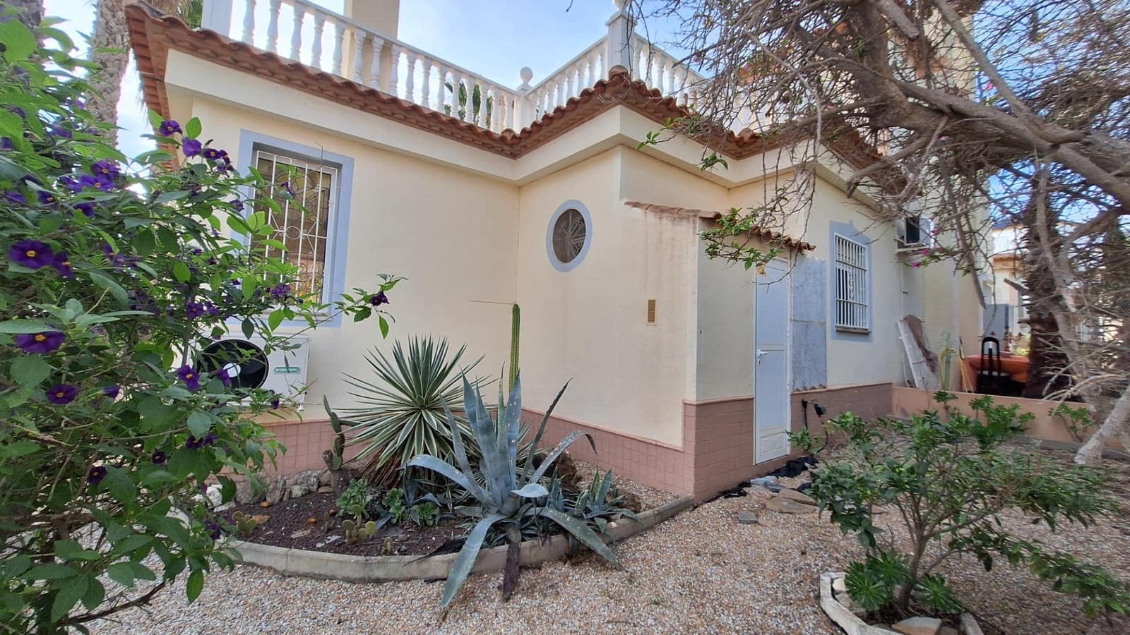 2 makuuhuone Bungalow myytävänä paikassa Torrevieja mukana uima-altaan 
autotalli - 170 000 € (Ref: 8678232)