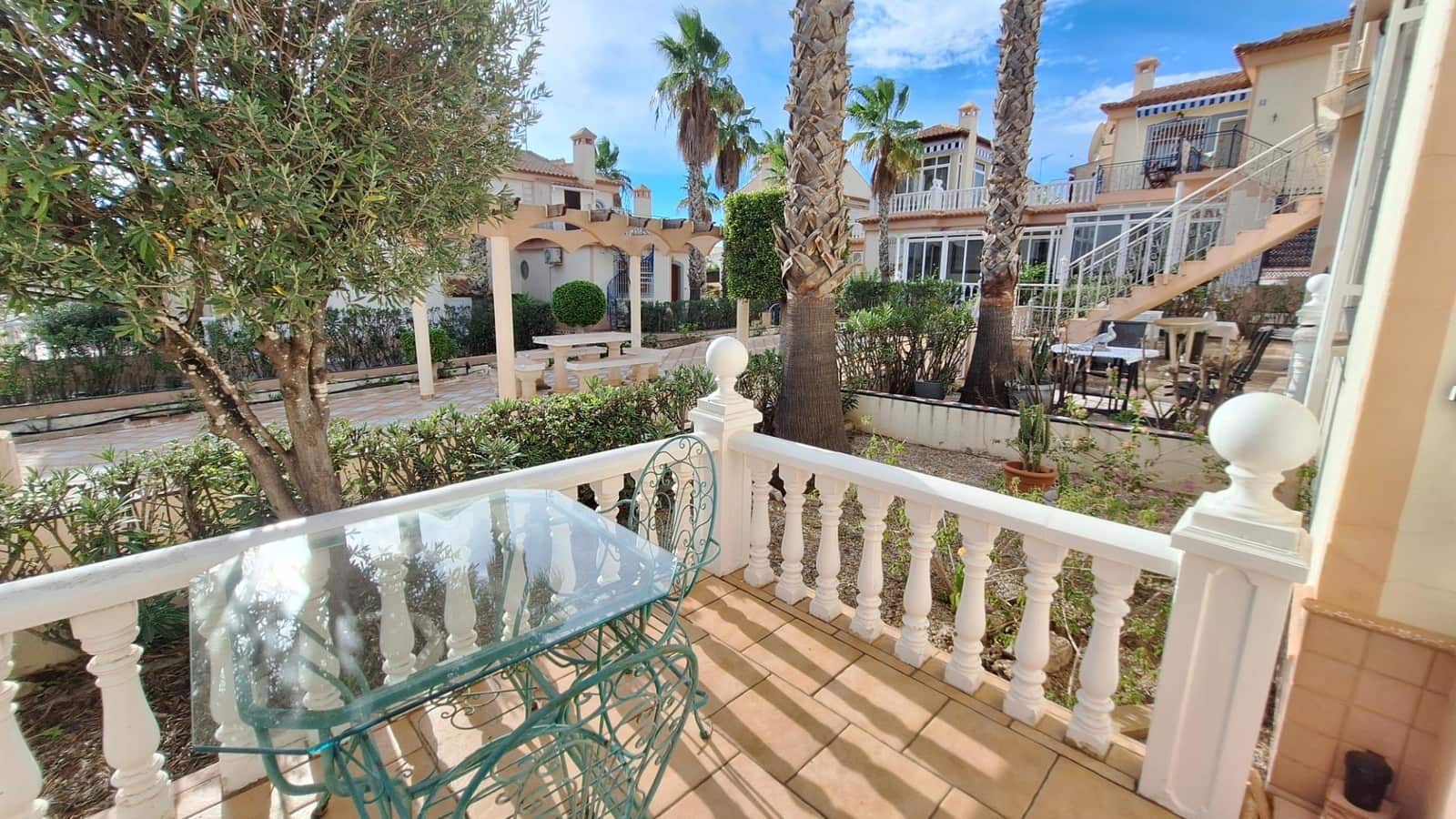 2 makuuhuone Bungalow myytävänä paikassa Torrevieja mukana uima-altaan 
autotalli - 170 000 € (Ref: 8678232)