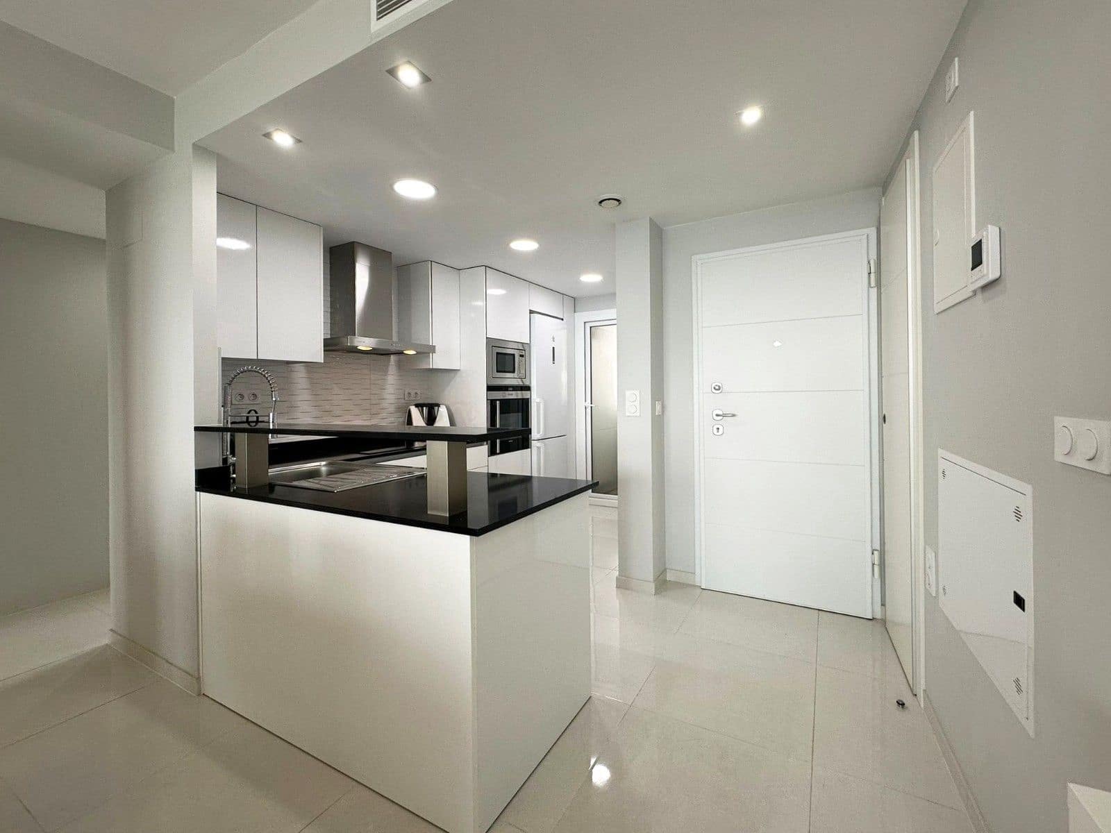 2 bedroom Apartment for sale in Punta Prima with pool garage - € 410,000 (Ref: 8679935)