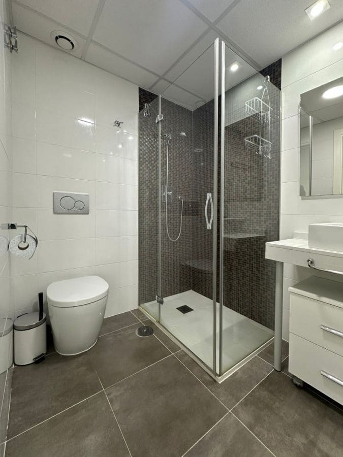 2 bedroom Apartment for sale in Punta Prima with pool garage - € 410,000 (Ref: 8679935)