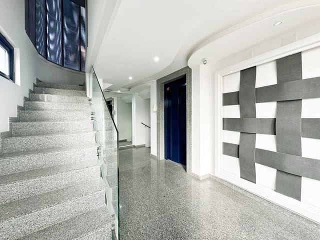 2 Zimmer Apartment zu verkaufen in Punta Prima, Torrevieja mit Pool Garage - 410.000 € (Ref: 8679935)