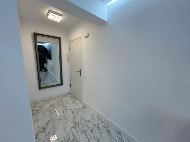 Apartamento de 2 habitaciones en Las Piscinas Naturales, Torrevieja en venta - 169.900 € (Ref: 8685033)