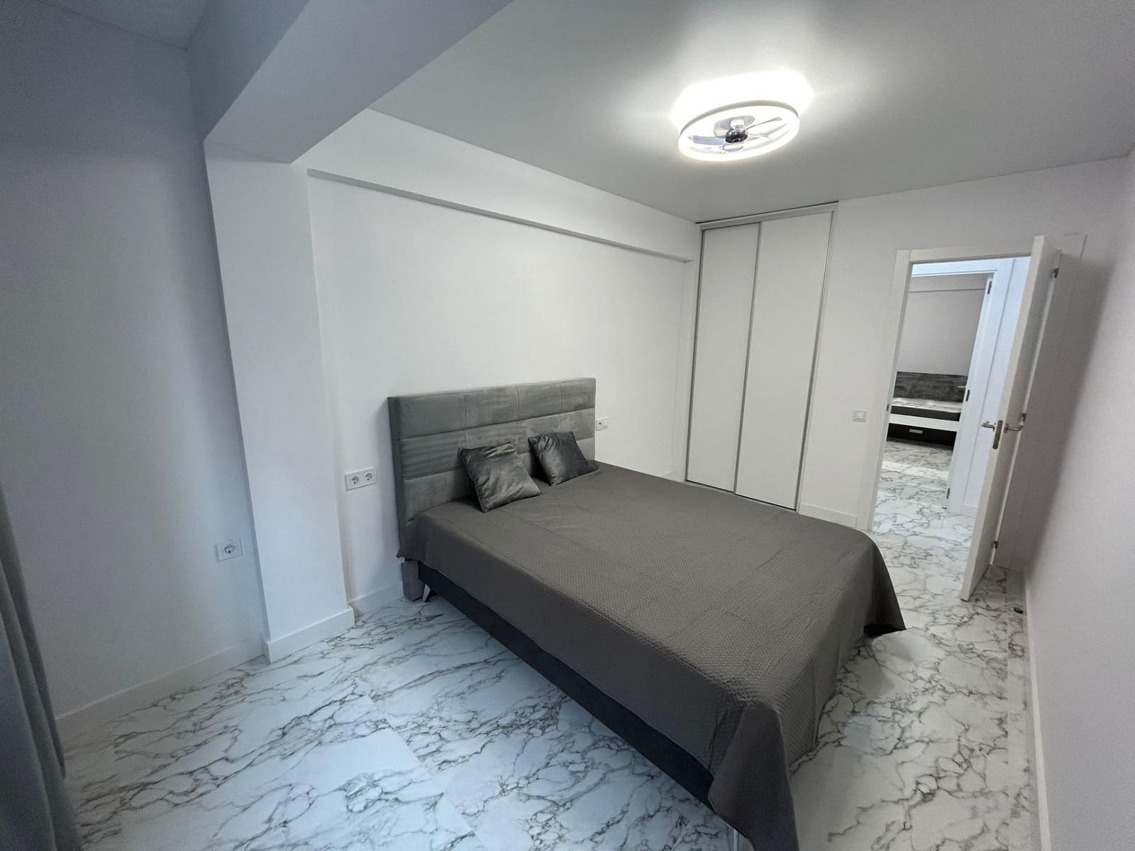 Apartamento de 2 habitaciones en Torrevieja en venta - 169.900 € (Ref: 8685033)