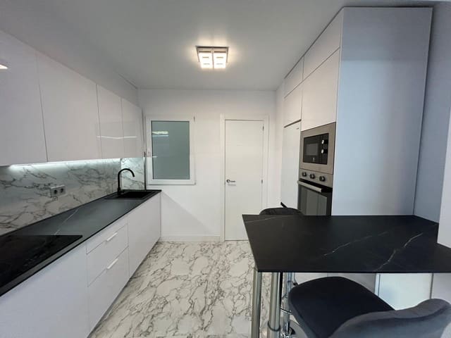 Apartamento de 2 habitaciones en Las Piscinas Naturales, Torrevieja en venta - 169.900 € (Ref: 8685033)