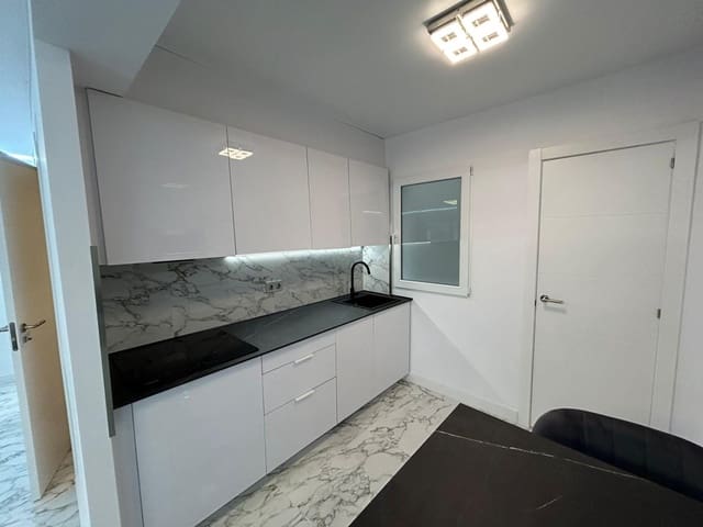 Apartamento de 2 habitaciones en Las Piscinas Naturales, Torrevieja en venta - 169.900 € (Ref: 8685033)