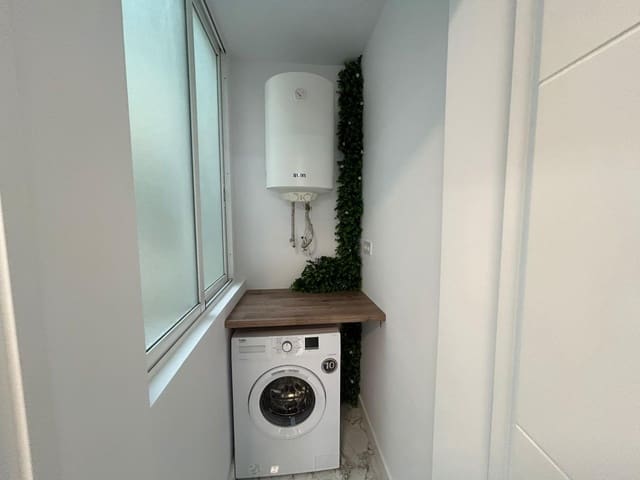 Apartamento de 2 habitaciones en Las Piscinas Naturales, Torrevieja en venta - 169.900 € (Ref: 8685033)