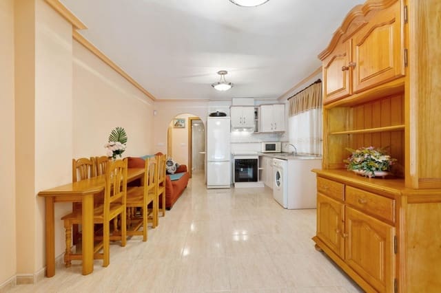 3 quarto Apartamento para venda em Las Piscinas Naturales, Torrevieja com garagem - 132 000 € (Ref: 8710342)